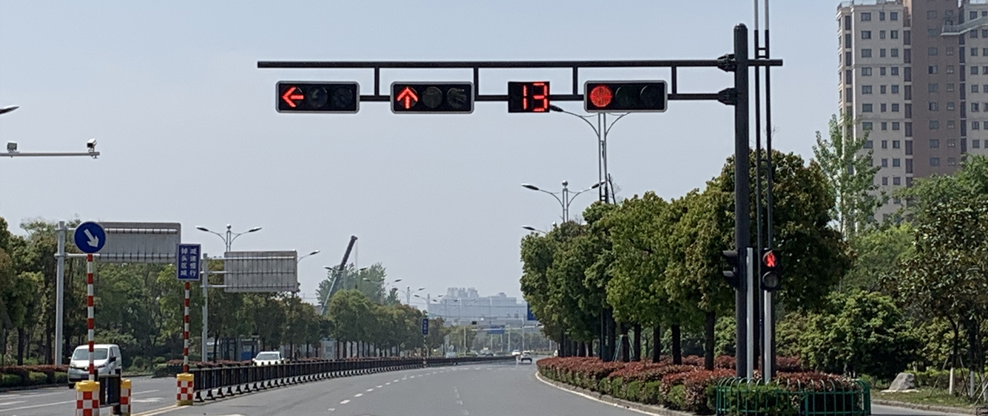 交通信號(hào)燈桿，道路交通信號(hào)桿